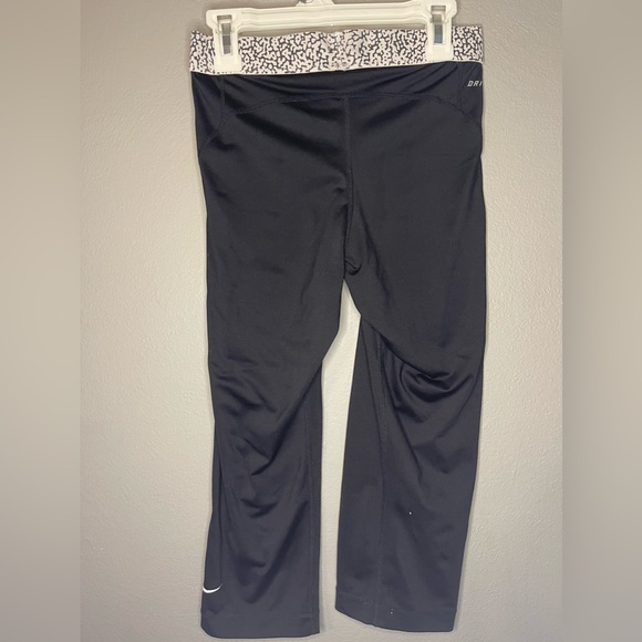 Nike Pro Dri-Fit Capri Leggings - Picture 2 of 6
